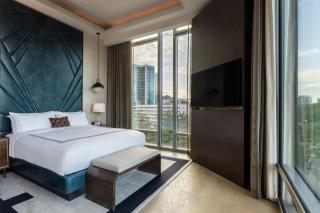 The Tess, Autograph Collection - 3