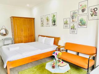 I Riverside 305A I Spacious Studio w Window & Kitchen - 1