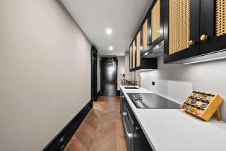 Freeman Lower Studio III Apt with Shared Amenities - 5