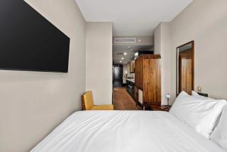 Freeman Lower Studio III Apt with Shared Amenities - 1