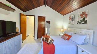 Casa moderna com piscina e quadra de tênis - 2