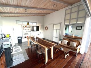 Charming bungalow with sea view facing Marina Taina - 1