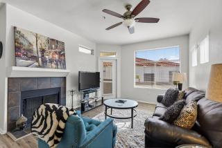 Cozy Apartment in a Tranquil Oasis - 0