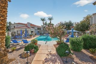 Cozy Apartment in a Tranquil Oasis - 2