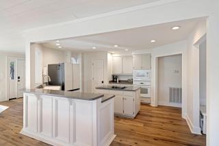 AV4-53: 4 53rd Avenue - 5