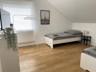 Moderne Unterkunft mit 5 Betten in Pfaffenhofen-Baden-Württemberg - 2