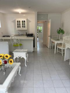 Caldo Tours Suite in Runaway Bay - 1