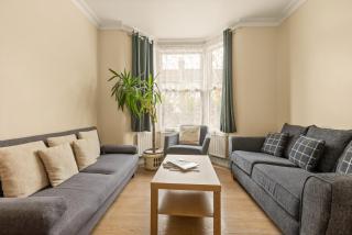 New! Modern 5BR House by Lloyd Park in Walthamstow - 0