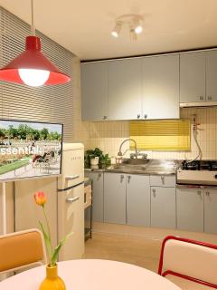 Cozy Colorful Stay near Hongdae and Airport Line for up to 6 Guests with Luggage Storage - 0