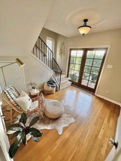 Three Bedroom Home in Long Beach - 9