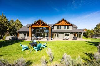 Family-Friendly Dara Oaks Home with Private Hot Tub and BBQ on the Deck home - 0