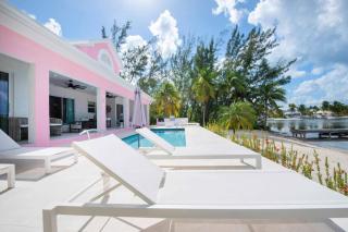 Fantasea - Upgraded Beach House with Pool, Modern Interiors & Dock on Bio Bay - 1
