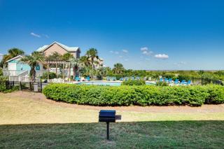 Poolside Fun and Ocean Strolls Harbor Island Haven! - 3