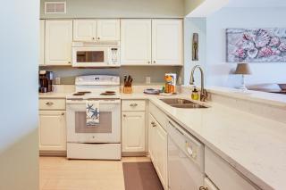 Poolside Fun and Ocean Strolls Harbor Island Haven! - 1