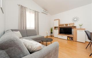 One-Bedroom Apartment In Podgradina - 8