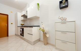 One-Bedroom Apartment In Podgradina - 7