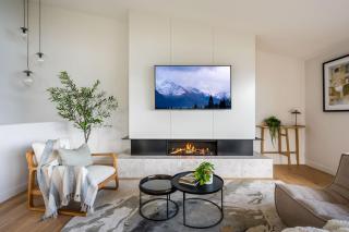 Olive Tree House Lake Mountain Views Garage - 2