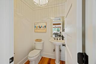 AV3-37: 3 37th Avenue - 2