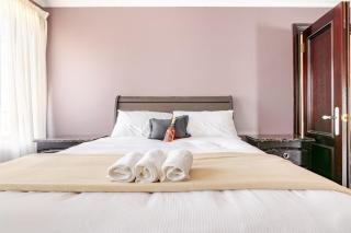 Waterfront Mansion with Mont-Saint-Hilaire Views, Near Montreal - 4