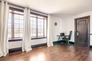 Waterfront Mansion with Mont-Saint-Hilaire Views, Near Montreal - 3