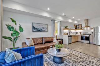 Euphony - Designer Furnishings - 5 mins to Broadway - 9