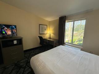 Plymouth Bay Inn - 1