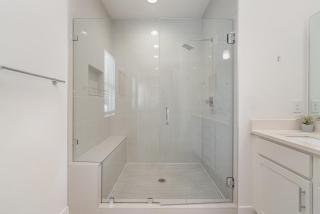 Jade - Private Patio and Balcony - Near Germantown - 2