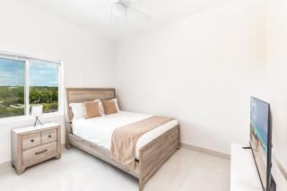 New Unique Villa Blue Top! Waterfront 4 Bedroom - 6