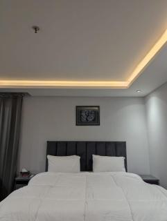 Gold Crest Premium Apartment - 9