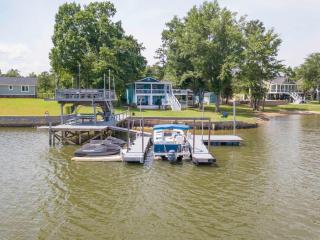Sleeps 8 Waterfront Dock Dog Friendly Grill - 9