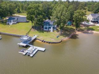 Sleeps 8 Waterfront Dock Dog Friendly Grill - 0