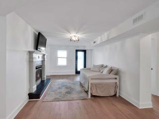 Sleeps 8 Waterfront Dock Dog Friendly Grill - 4