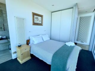 Executive Home with Stunning Harbour views - 9