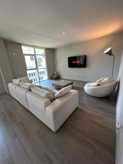 Luxury 2BR Apt with balcony!! - 9