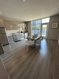Luxury 2BR Apt with balcony!! - Los Angeles - 8