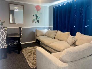 2 Bed House-Sleeps 4-Free Parking - 3