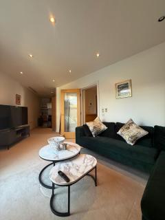 Stunning 2 bed 2 bath Harrods - 7