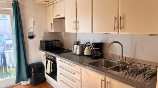 Urban Oasis Stylish Boho Flat in Bristol - 7