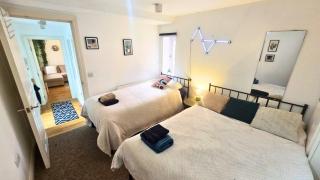 Urban Oasis Stylish Boho Flat in Bristol - 9