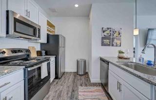 PrimRose steps to Pool, Gym Nr NAS JX, Dtwn, I295 - 9