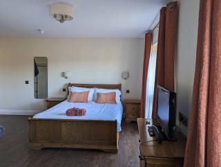 The Three Horseshoes - 2