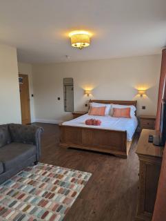 The Three Horseshoes - 1