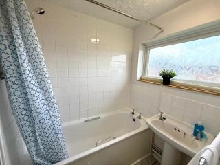 Queens Drive Long Stays Free Parking Sleeps 7 - Swindon - 2