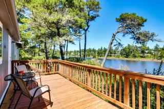 Quiet Lakefront Retreat Less Than 2 Mi to Heceta Beach! - 0
