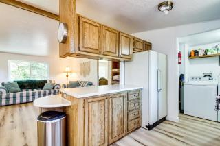 Quiet Lakefront Retreat Less Than 2 Mi to Heceta Beach! - 1