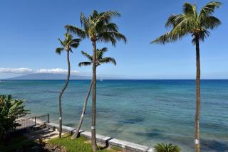 Kulakane 306 · KK 306 Remodeled BeachFront 2BD w Ocean Views AC - 6