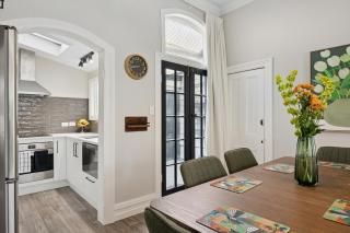 Villa on Rattray - 3