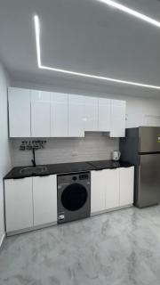 Апартаменты с дизайнерским ремонтом до моря 10минут с видом на горы и закат - 1