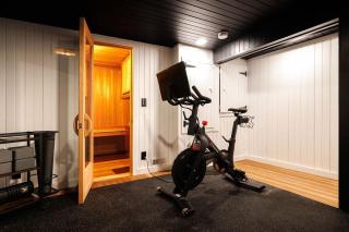 Sleeps 16-Hottub-Sauna-Pet Friendly-7 Min to Ski - 3