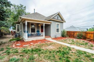 Memorial Row Downtown Escape w Mountain Views - 3